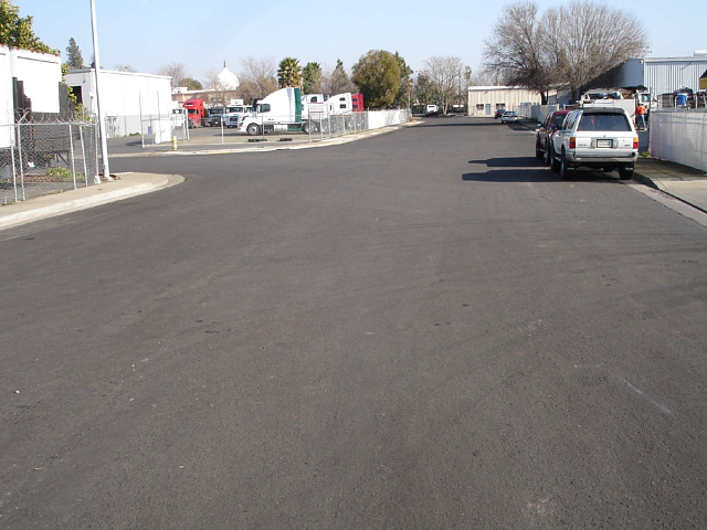 Cape Seal - это обработка поверхности дорожного полотна, предназначенная для продления срока службы дорожных покрытий в хорошем состоянии