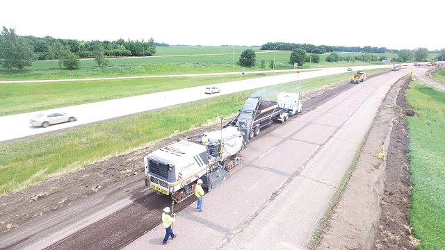 Cold Planing & Micro Milling - холодная планировка методом фрезерования или профилирования, представляет собой контролируемое удаление поверхности существующего дорожного покрытия