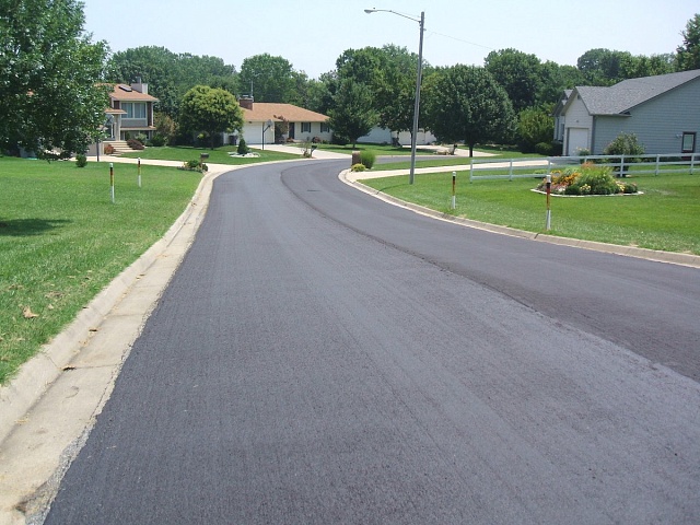 Micro Surfacing (микросюрфейсинг) - это микропрофилирование (микропокрытие, микрошлифовка) поверхности существующего дорожного покрытие из асфальта