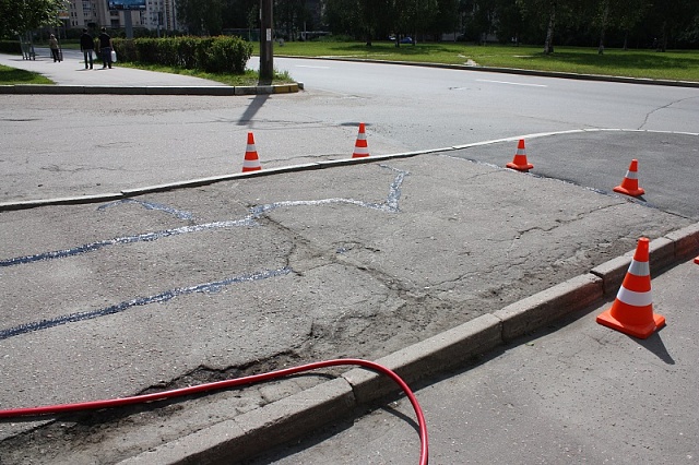 Начните с малого, с устранения трещин на асфальте