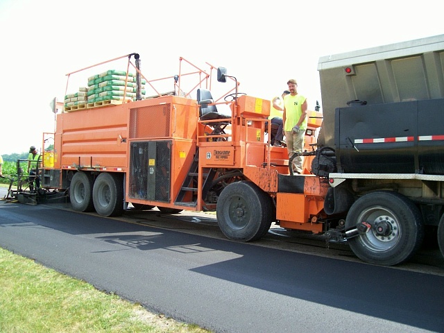 Micro Surfacing (микросюрфейсинг) - это микропрофилирование (микропокрытие, микрошлифовка) поверхности существующего дорожного покрытие из асфальта