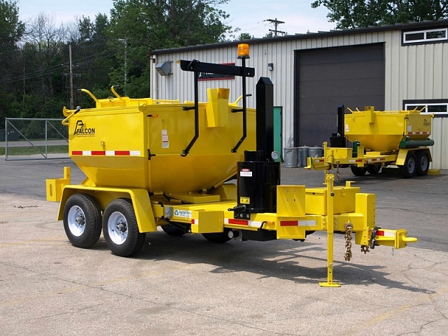 Термос-бункер на прицепе  для горячего асфальта - Dump Box на 3 тонны