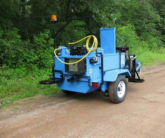 Прицепной гудронатор с подогревом для распределения асфальтовых эмульсий SBF 200