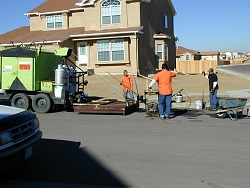 Инфракрасная спайка (сварка) примыканий и швов на асфальте при замене крышек люков и колодцев