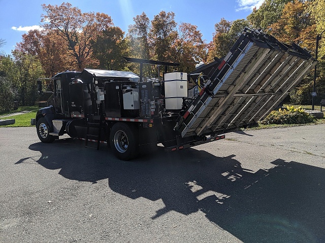 Автономный комплекс для для инфракрасного ямочного ремонта на базе грузового автомобиля P750-2TMV