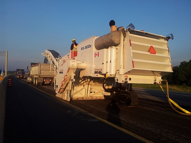 Cold Planing & Micro Milling - холодная планировка методом фрезерования или профилирования, представляет собой контролируемое удаление поверхности существующего дорожного покрытия