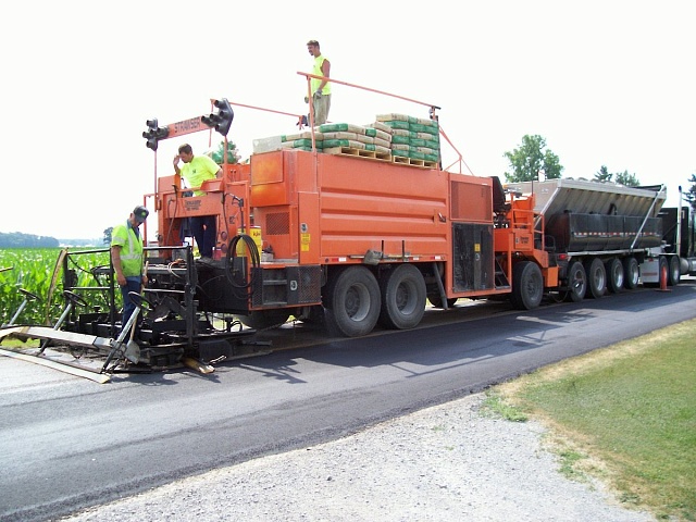 Micro Surfacing (микросюрфейсинг) - это микропрофилирование (микропокрытие, микрошлифовка) поверхности существующего дорожного покрытие из асфальта