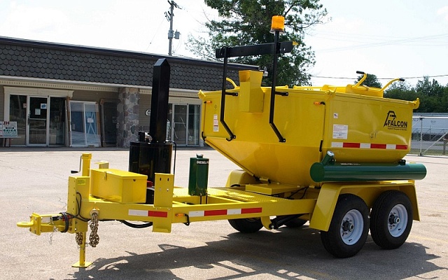 Термос-бункер на прицепе  для горячего асфальта - Dump Box на 3 тонны