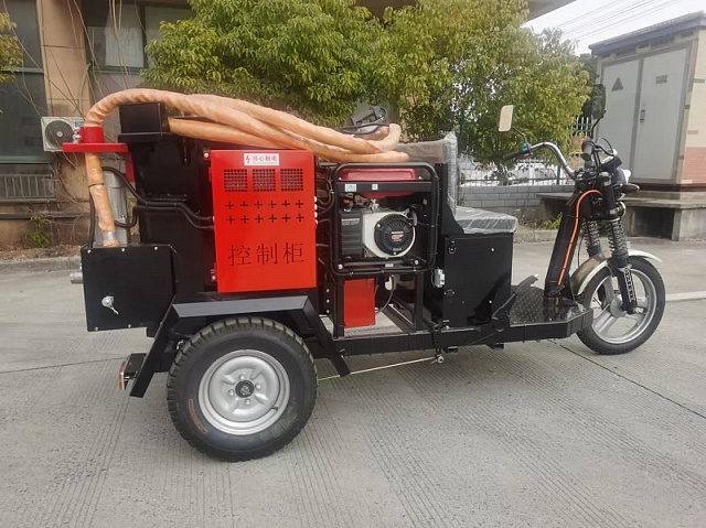 Плавильный котел заливщик на трехколесном шасси LS-100ZJ