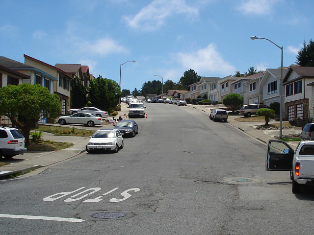 Cape Seal - это обработка поверхности дорожного полотна, предназначенная для продления срока службы дорожных покрытий в хорошем состоянии