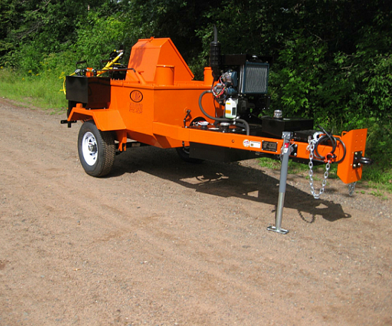 Прицепной гудронатор для транспортировки, подогрева и нанесения вяжущих материалов и асфальтовых эмульсий SGS 580 