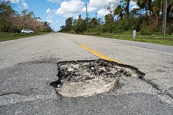 Как прицеп с термос бункером может помочь вам справиться с зимними выбоинами на асфальте
