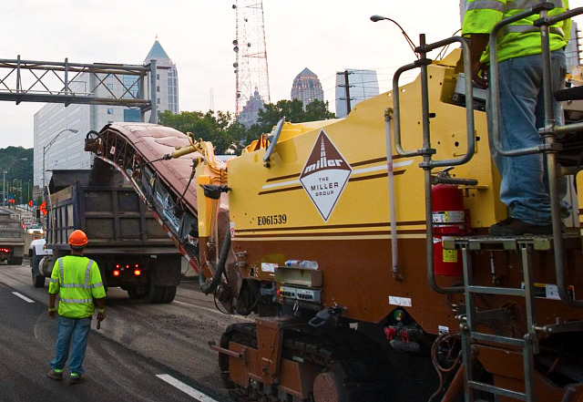 Cold Planing & Micro Milling - холодная планировка методом фрезерования или профилирования, представляет собой контролируемое удаление поверхности существующего дорожного покрытия